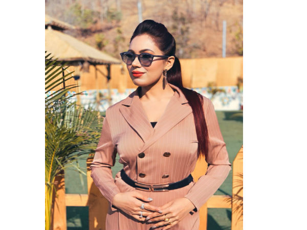 रियल लाइफ में भी काफी हॅाट रियल लाइफ में भी काफी हॅाट