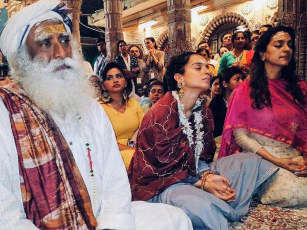 सदगुरू की भक्ति में लीन सदगुरू की भक्ति में लीन