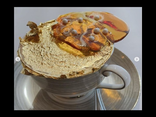 हम दोनों की पहली मुलाकात हम दोनों की पहली मुलाकात