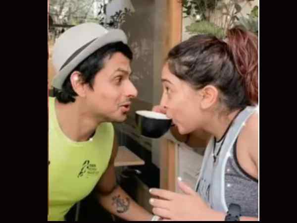 फिटनेस ट्रेनर को कर रही हैं डेट फिटनेस ट्रेनर को कर रही हैं डेट