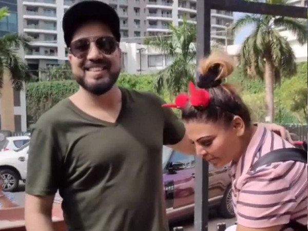 राखी ने बोला मीका ने की कोरोना में मदद राखी ने बोला मीका ने की कोरोना में मदद