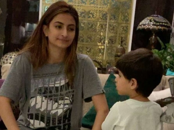 बेटी पलक संभालती हैं बेटी पलक संभालती हैं