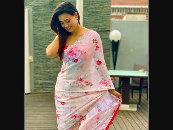 इंडियन लुक इंडियन लुक