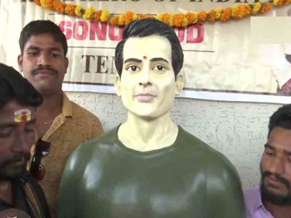 लोग बुलाते हैं मसीहा लोग बुलाते हैं मसीहा