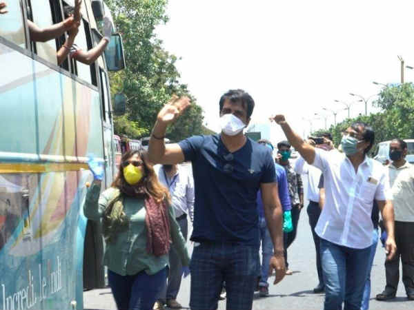 मिल रही है बधाईयां मिल रही है बधाईयां