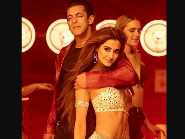 घर पर बैठकर देखिए राधे घर पर बैठकर देखिए राधे