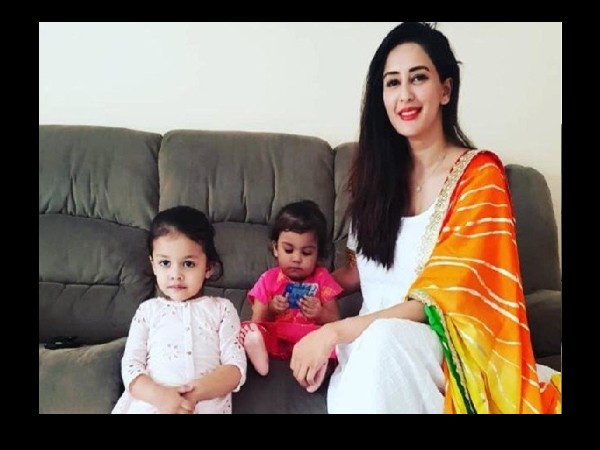 मदरहुड पर मुझे जज किया जाता है मदरहुड पर मुझे जज किया जाता है