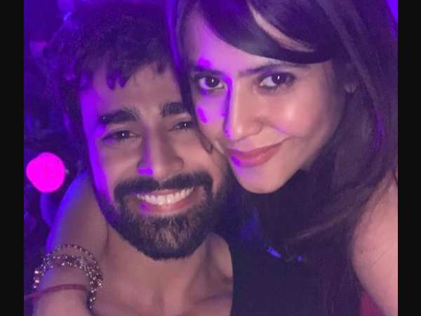 एकता कपूर का भी मिला साथ एकता कपूर का भी मिला साथ