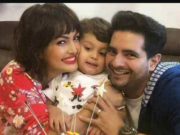 वह मुझे मेरे बच्चे से दूर करना चाहती है वह मुझे मेरे बच्चे से दूर करना चाहती है