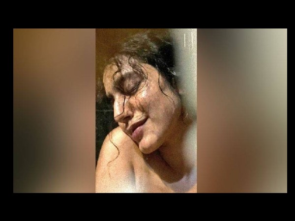 प्रिया की टॅापलेस तस्वीर प्रिया की टॅापलेस तस्वीर