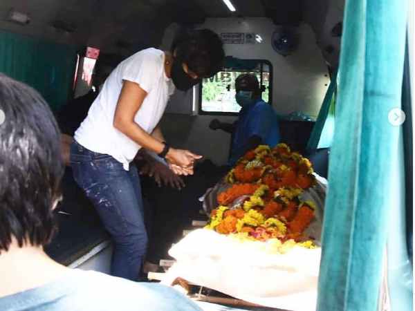 टूट गया हंसता खेलता परिवार टूट गया हंसता खेलता परिवार