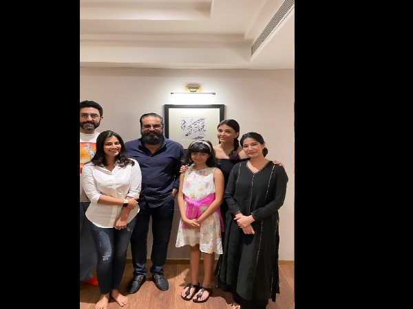 ऐश्वर्या और अभिषेक के साथ फोटो मैं मौजूद है स्टार ऐश्वर्या और अभिषेक के साथ फोटो मैं मौजूद है स्टार