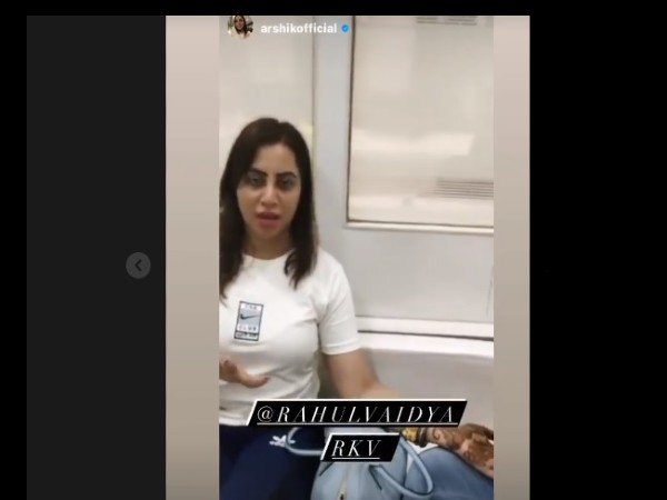 अर्शी खान ने लगाई राहुल और दिशा परमार की शादी के लिए मेहंदी अर्शी खान ने लगाई राहुल और दिशा परमार की शादी के लिए मेहंदी
