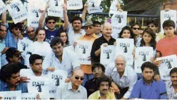 viral-pic-shahrukh-salman-akshay-ajay-sridevi-blocked-roads-to-protest-sanjay-dutt-s-1993-arrest viral-pic-shahrukh-salman-akshay-ajay-sridevi-blocked-roads-to-protest-sanjay-dutt-s-1993-arrest