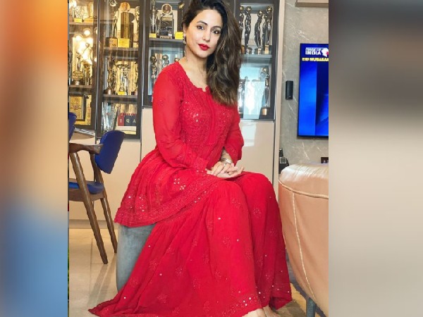 रेड लुक में बेहद खूबसूरत रेड लुक में बेहद खूबसूरत