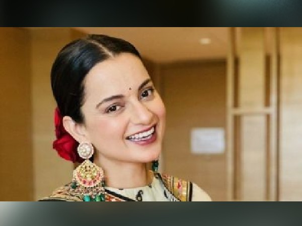 सलमान खान से शाहरुख खान- होस्ट सलमान खान से शाहरुख खान- होस्ट