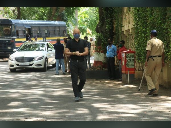 अनुपम खेर भी दिखे अनुपम खेर भी दिखे