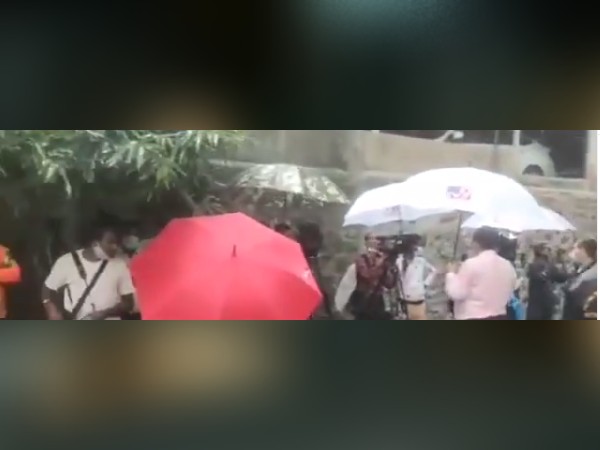 घर के बाहर सुरक्षा के इंतजाम घर के बाहर सुरक्षा के इंतजाम