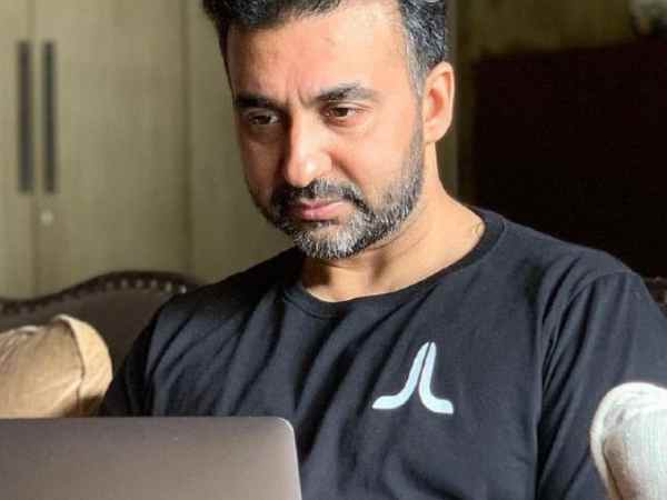चार कर्मचारी बन चुके हैं गवाह चार कर्मचारी बन चुके हैं गवाह