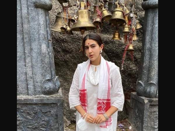 कामाख्या के दर्शन पर हुईं ट्रोल कामाख्या के दर्शन पर हुईं ट्रोल