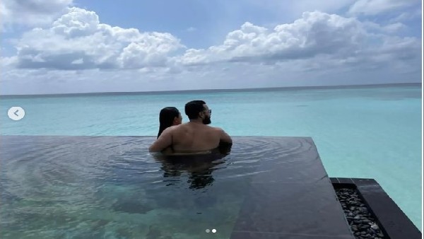 सैफ अली खान के जन्मदिन पर करीना ने शेयर की रोमांटिक फोटो सैफ अली खान के जन्मदिन पर करीना ने शेयर की रोमांटिक फोटो