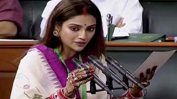 शपथ ग्रहण समारोह की आलोचना शपथ ग्रहण समारोह की आलोचना