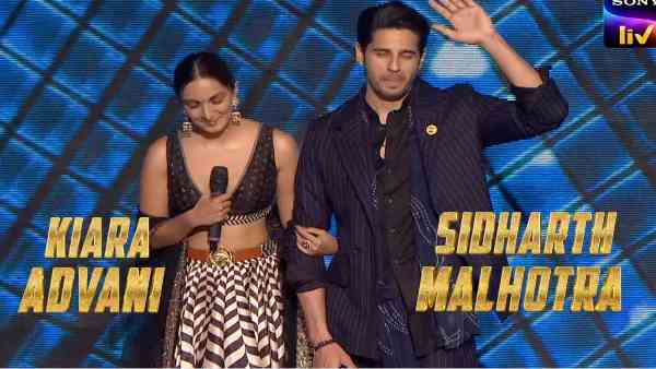indian-idol-12-grand-finale-pawandeep-heartfelt-tribute-shershah-vikram-batra-with-sidharth-malhotra indian-idol-12-grand-finale-pawandeep-heartfelt-tribute-shershah-vikram-batra-with-sidharth-malhotra