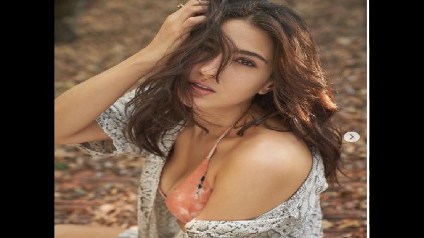 सारा अली खान ने बिकिनी लुक के साथ लिखी कविता सारा अली खान ने बिकिनी लुक के साथ लिखी कविता