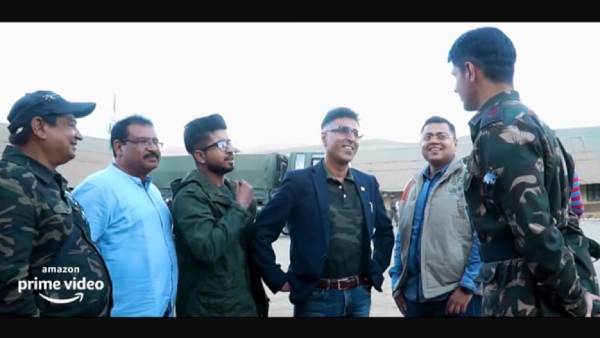 फिल्म बनाने के दौरान लगातार आप बत्रा परिवार के संपर्क में थे? फिल्म बनाने के दौरान लगातार आप बत्रा परिवार के संपर्क में थे?