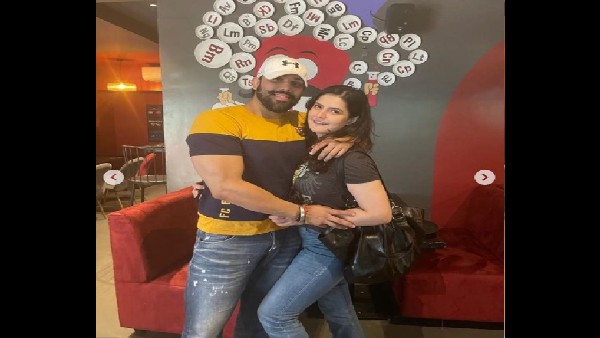 जरीन खान और शिवांश एक साथ जरीन खान और शिवांश एक साथ