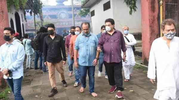 इंडस्ट्री के साथी इंडस्ट्री के साथी
