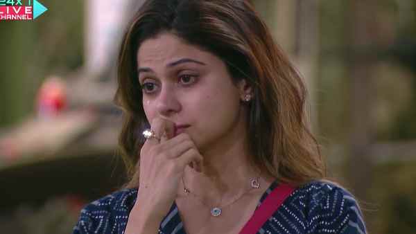 आंखों में आंसू लिए इंतज़ार आंखों में आंसू लिए इंतज़ार