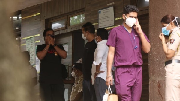 अस्पताल के बाहर का नजारा अस्पताल के बाहर का नजारा