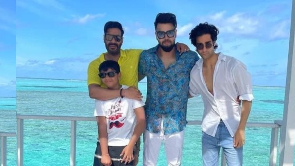 बेटे के साथ वेकेशन पर बेटे के साथ वेकेशन पर