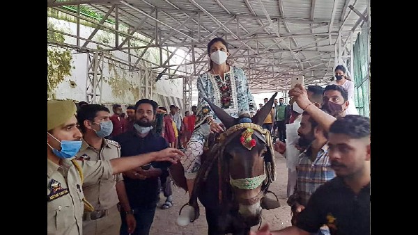 राज कुंद्रा अभी भी जेल में शिल्पा पहुंची वैष्णो देवी राज कुंद्रा अभी भी जेल में शिल्पा पहुंची वैष्णो देवी