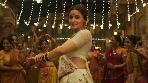 फिल्म के लिए पहली पसंद नहीं थीं आलिया फिल्म के लिए पहली पसंद नहीं थीं आलिया