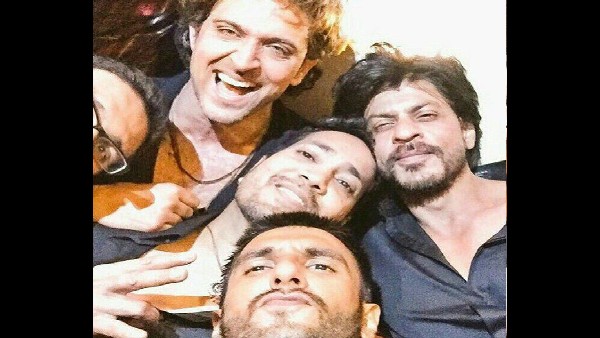 मैं शाहरुख खान के साथ हूं। मैं शाहरुख खान के साथ हूं।
