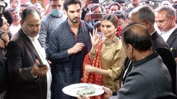 ahan-shetty-and-tara-sutaria-performed-ganga-aarti ahan-shetty-and-tara-sutaria-performed-ganga-aarti