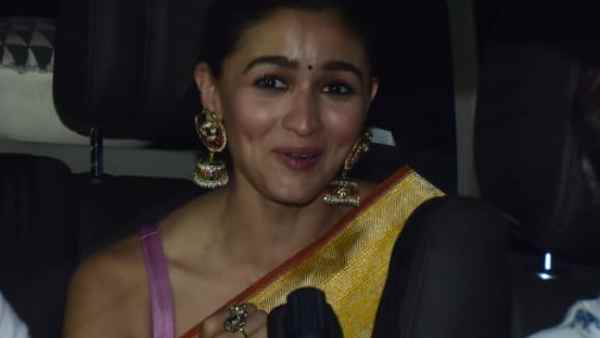 कैमरों को देख सचेत कैमरों को देख सचेत