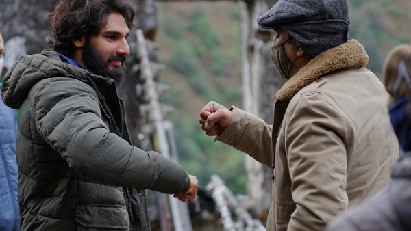 आपने कहा 'लॉन्च फिल्म' करने की नहीं सोची थी। एक फिल्ममेकर के तौर पर किसी एक्टर की डेब्यू फिल्म निर्देशित करने के दौरान क्या चुनौतियां सामने आती हैं? साथ ही अहान एक स्टारकिड हैं, तो लोगों की उम्मीदें भी ज्यादा हैं। आपने कहा 'लॉन्च फिल्म' करने की नहीं सोची थी। एक फिल्ममेकर के तौर पर किसी एक्टर की डेब्यू फिल्म निर्देशित करने के दौरान क्या चुनौतियां सामने आती हैं? साथ ही अहान एक स्टारकिड हैं, तो लोगों की उम्मीदें भी ज्यादा हैं।
