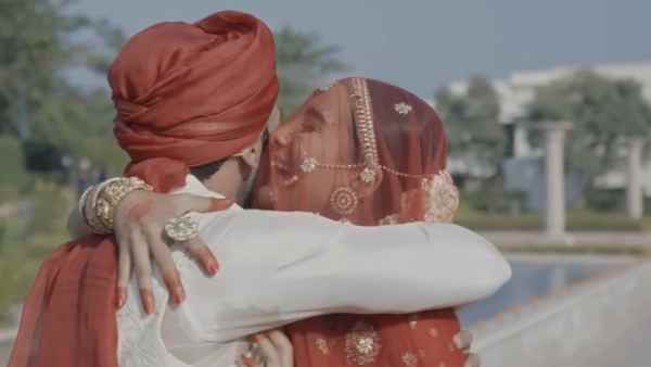 एक दूसरे के साथ बांटी खुशी एक दूसरे के साथ बांटी खुशी