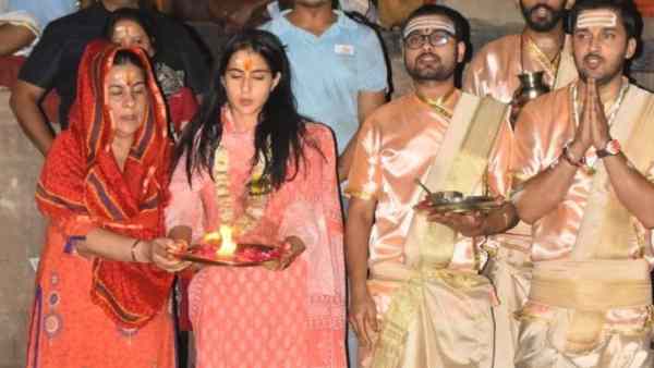 गंगा घाट पर की आरती गंगा घाट पर की आरती