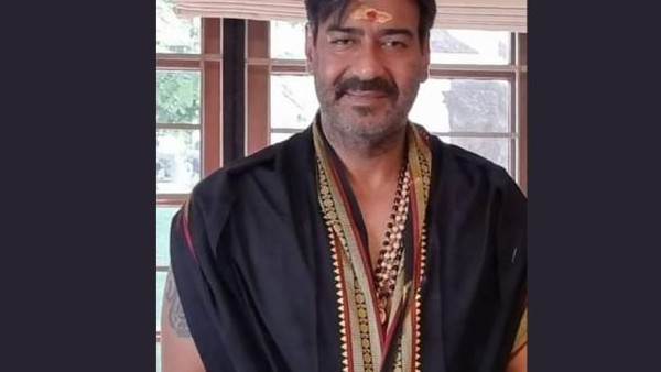 भगवान के दर्शन करने से पहले अजय देवगन भगवान के दर्शन करने से पहले अजय देवगन