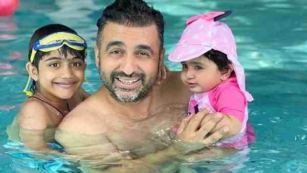 तस्वीरों में मिलता है फैन्स का प्यार तस्वीरों में मिलता है फैन्स का प्यार