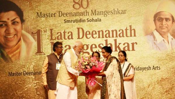 pm-narendra-modi-receives-the-first-lata-deenanath-mangeshkar-award-in-mumbai-pics pm-narendra-modi-receives-the-first-lata-deenanath-mangeshkar-award-in-mumbai-pics