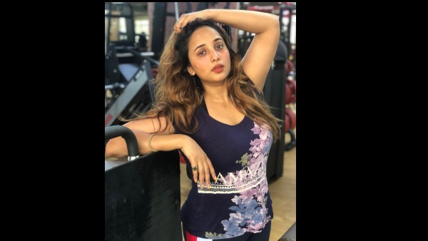 रानी चटर्जी की हर महीने कमाई रानी चटर्जी की हर महीने कमाई
