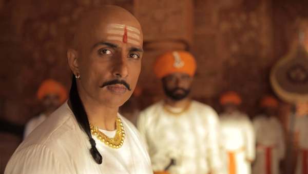 Q. फिल्म में आप चंद बरदाई का किरदार निभा रहे हैं। इस किरदार की किस विशेषता ने आपको प्रेरित किया? Q. फिल्म में आप चंद बरदाई का किरदार निभा रहे हैं। इस किरदार की किस विशेषता ने आपको प्रेरित किया?