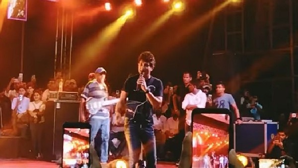 फैन्स ने शेयर किया वीडियो फैन्स ने शेयर किया वीडियो