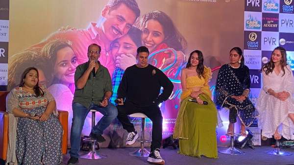 akshay-kumar-and-raksha-bandhan-team-reached-hyderabad-for-film-promotion akshay-kumar-and-raksha-bandhan-team-reached-hyderabad-for-film-promotion