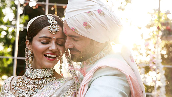 अनुभव शुक्ला से पहले इन्हें कर चुकी थी डेट अनुभव शुक्ला से पहले इन्हें कर चुकी थी डेट